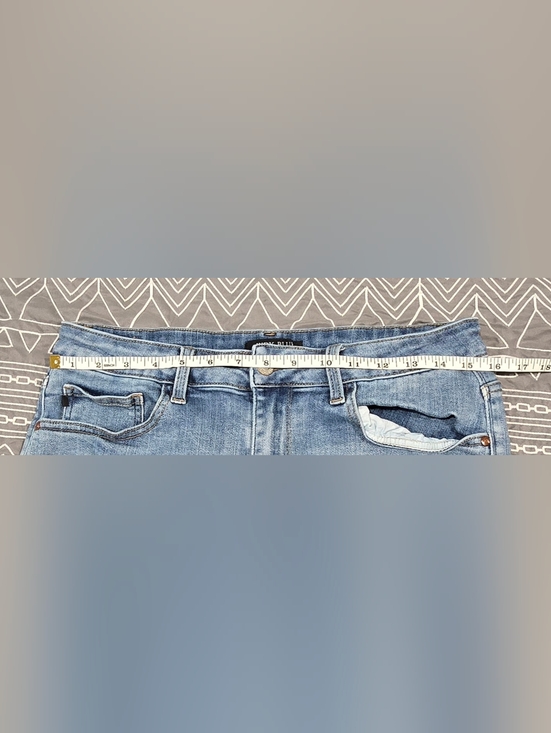 Judy Blue Distressed Denim Shorts Size 1XL - Picture 4 of 7